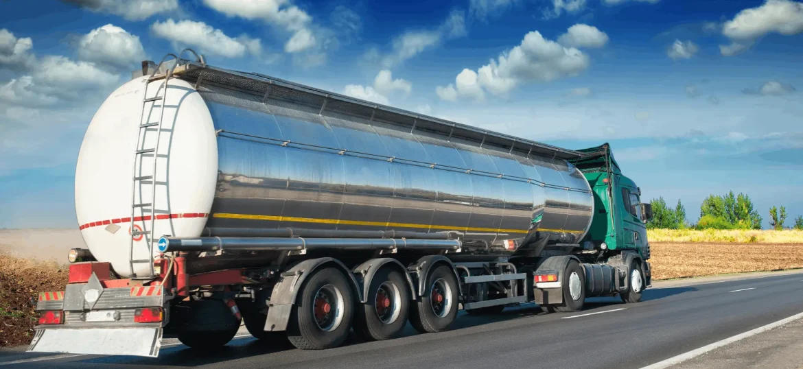 Read more about the article Descarga segura del tanque: bombas centrífugas CDR para manipular líquidos peligrosos 🚛